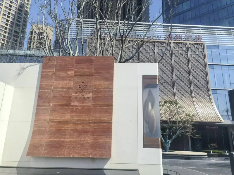 Blueway unterstützt das Höhenschwimmerlebnis im Changsha Poly Juizhou Noya Hotel