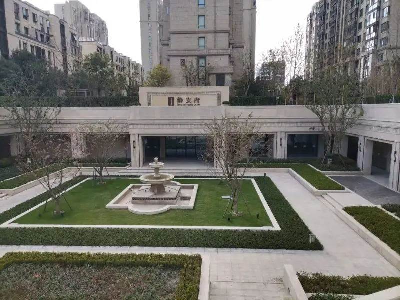Die Blueway-Wärmepumpe unterstützt das Hallenbadprojekt Shanghai Jing'an Mansion mit einer effizienten Lösung mit konstanter Temperatur